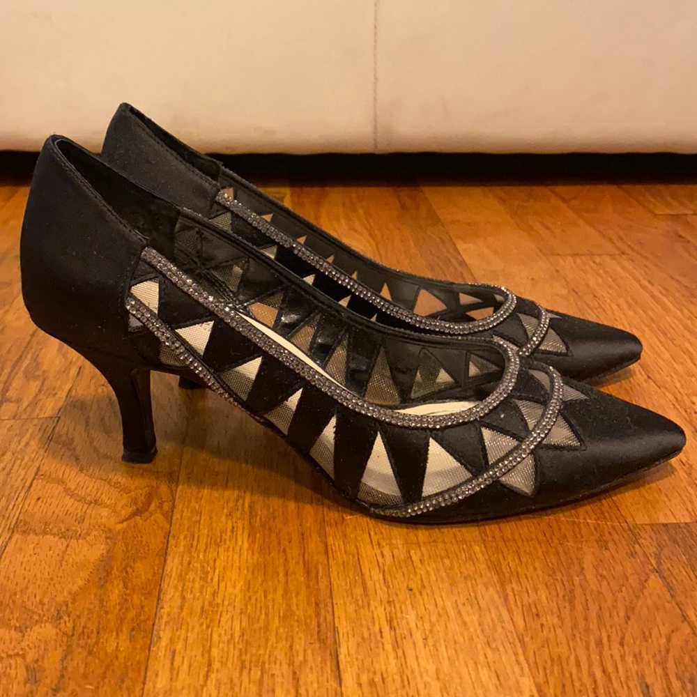 Women’s kitten heel black tie shoes